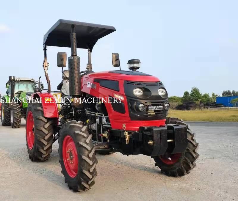Traktor 4WD yang digunakan untuk rak tampilan tangan kedua di mesin pemotong tanah listrik