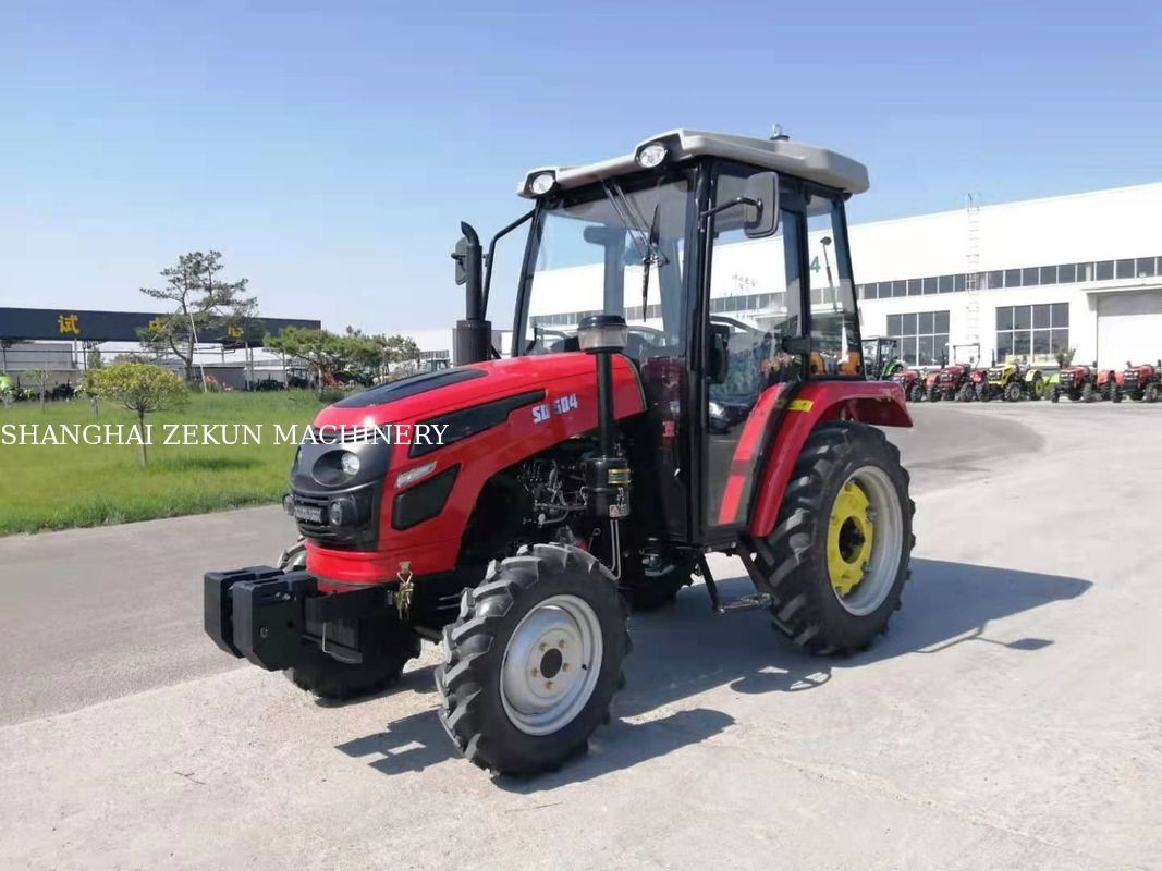 Traktor 4WD yang digunakan untuk rak tampilan tangan kedua di mesin pemotong tanah listrik