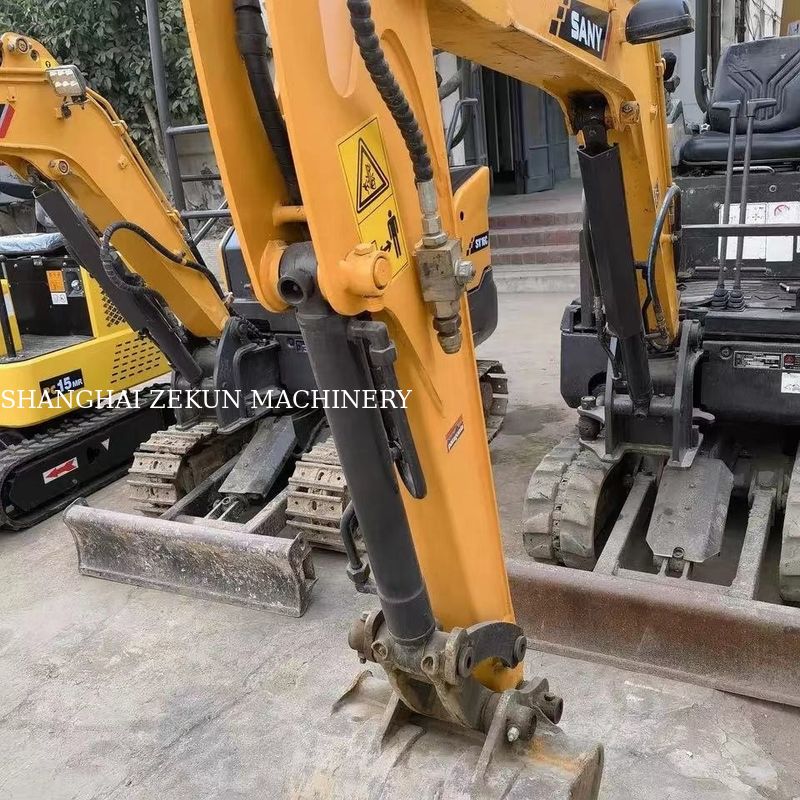 10.3KW Sany SY16C 1.6Ton Mini Excavator Dengan Ban Karet Dan Pompa Hidraulik Asli