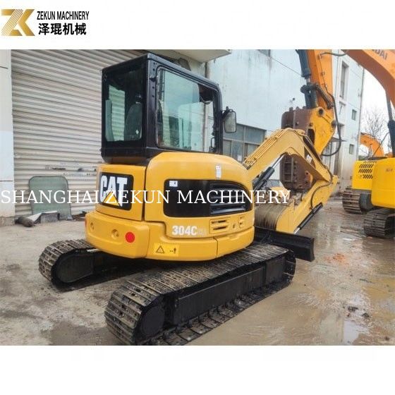 4 Ton Digunakan CAT 304 Excavator dengan kabin tertutup dan original silinder hidrolik