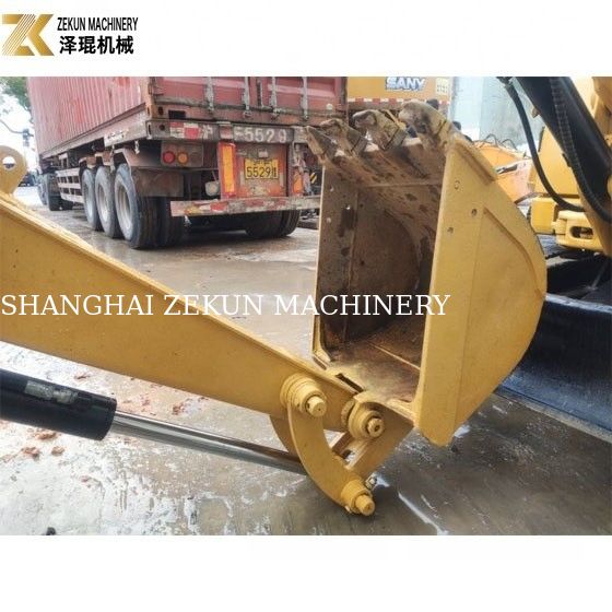 4 Ton Digunakan CAT 304 Excavator dengan kabin tertutup dan original silinder hidrolik