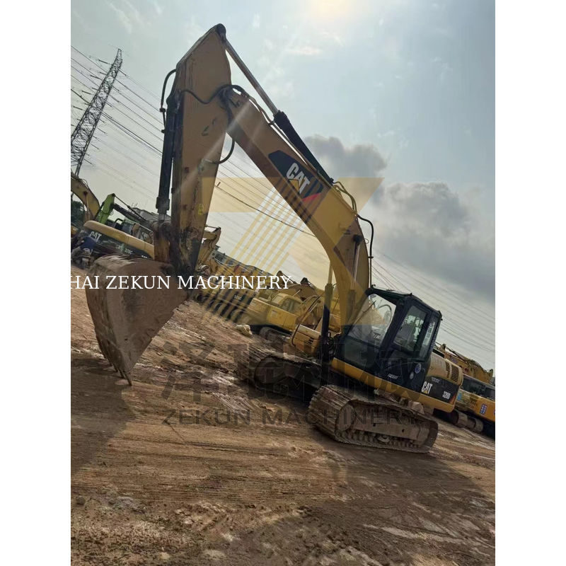 Digunakan Cat 320D Excavator di Jepang dengan berat mesin 20000 KG dalam kondisi baik