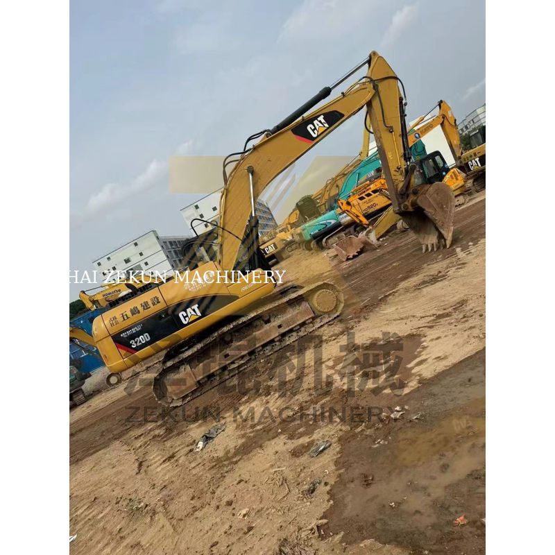 Digunakan Cat 320D Excavator di Jepang dengan berat mesin 20000 KG dalam kondisi baik