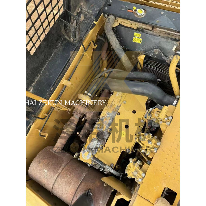 Digunakan Cat 320D Excavator di Jepang dengan berat mesin 20000 KG dalam kondisi baik