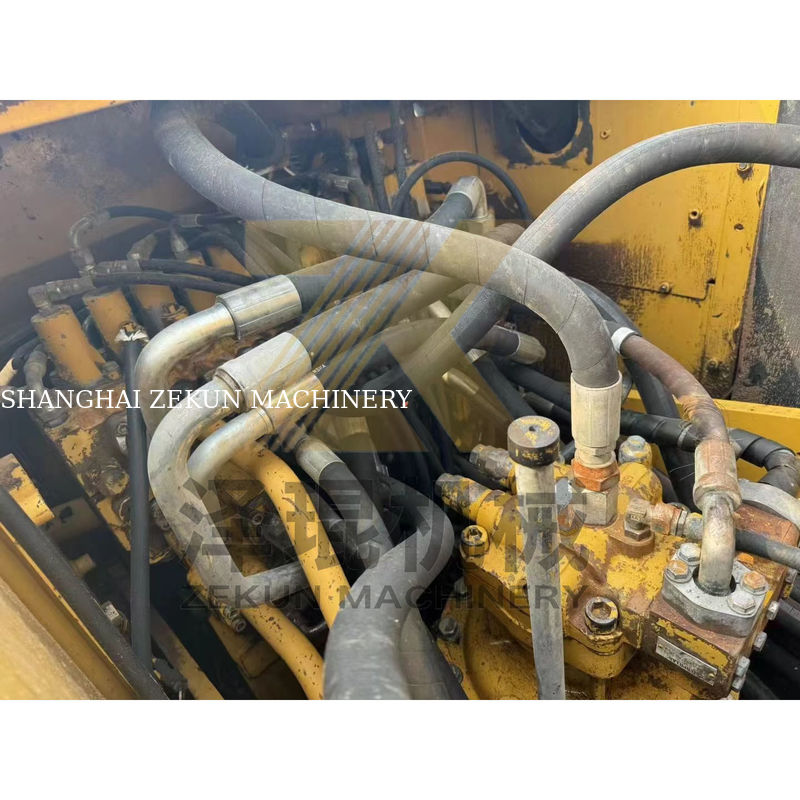 Digunakan Cat 320D Excavator di Jepang dengan berat mesin 20000 KG dalam kondisi baik