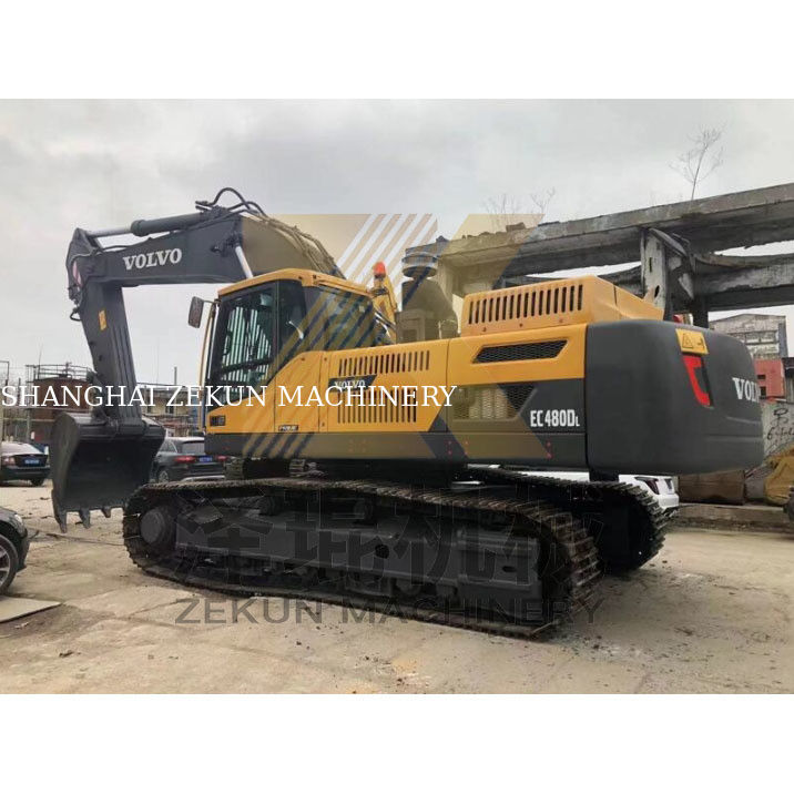 Digunakan Volvo EC480 Excavator dengan kapasitas ember 3,3 m3 dan katup hidrolik lainnya
