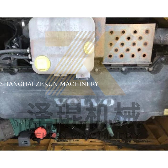 Digunakan Volvo EC480 Excavator dengan kapasitas ember 3,3 m3 dan katup hidrolik lainnya