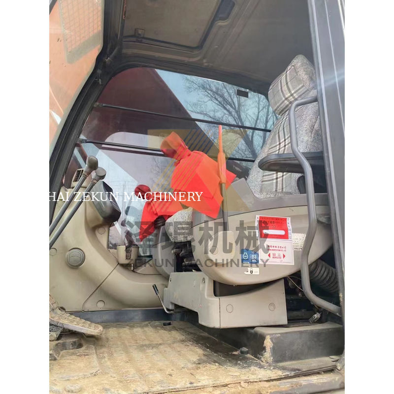 Digunakan Hitachi ZX350-3G Excavator dengan kapasitas ember 1,5 m3 dalam kondisi yang sangat baik