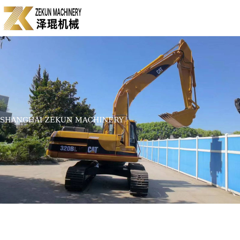 Digunakan Cat 320 BL Excavator dengan kapasitas ember 0,92 m3 dan 2001-4000 jam kerja