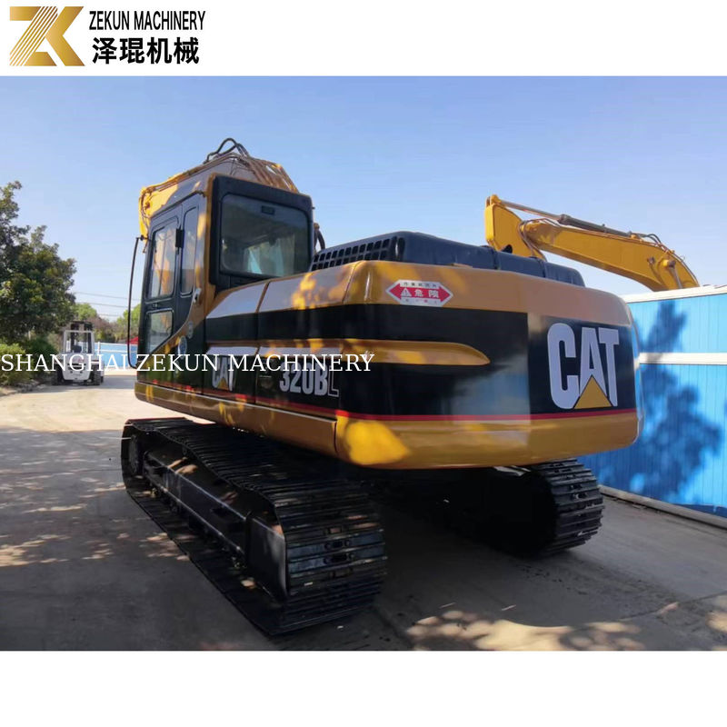 Digunakan Cat 320 BL Excavator dengan kapasitas ember 0,92 m3 dan 2001-4000 jam kerja