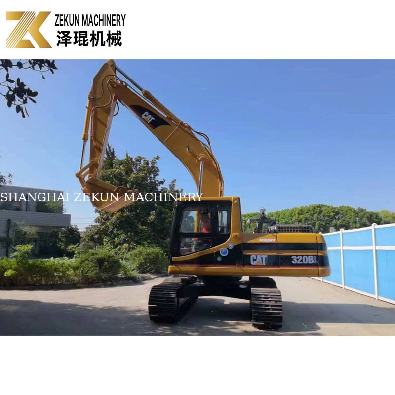 Digunakan Cat 320 BL Excavator dengan kapasitas ember 0,92 m3 dan 2001-4000 jam kerja