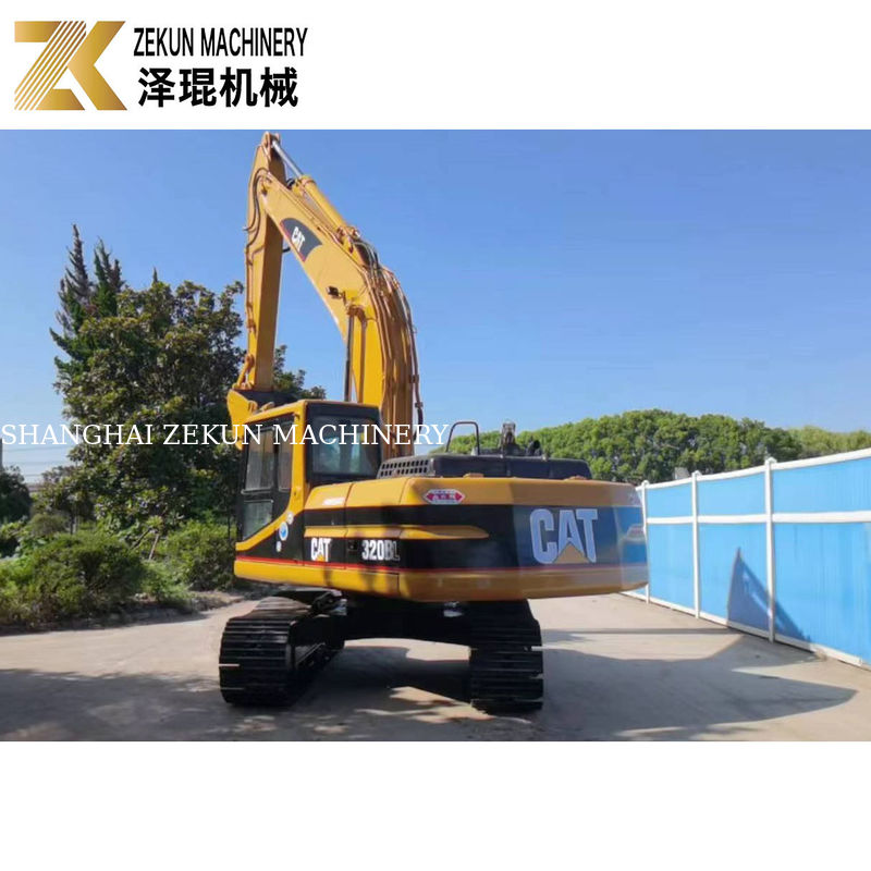 Digunakan Cat 320 BL Excavator dengan kapasitas ember 0,92 m3 dan 2001-4000 jam kerja