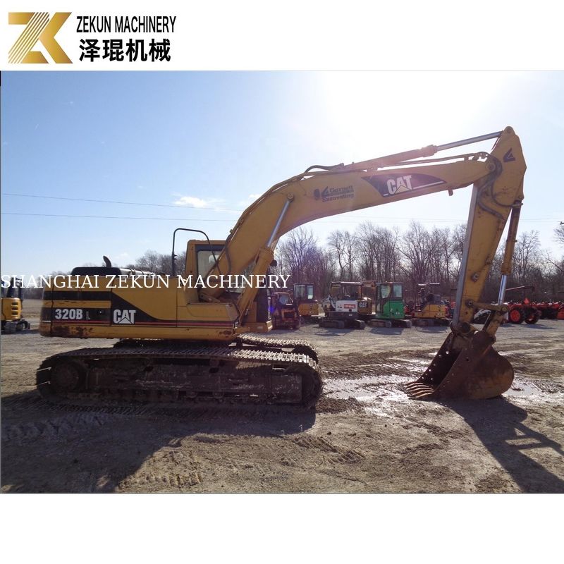 Penggalian Bumi Dimungkinkan Dengan CAT 320 BL Excavator dan 97kw Caterpillar Engine