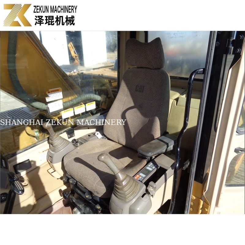Penggalian Bumi Dimungkinkan Dengan CAT 320 BL Excavator dan 97kw Caterpillar Engine