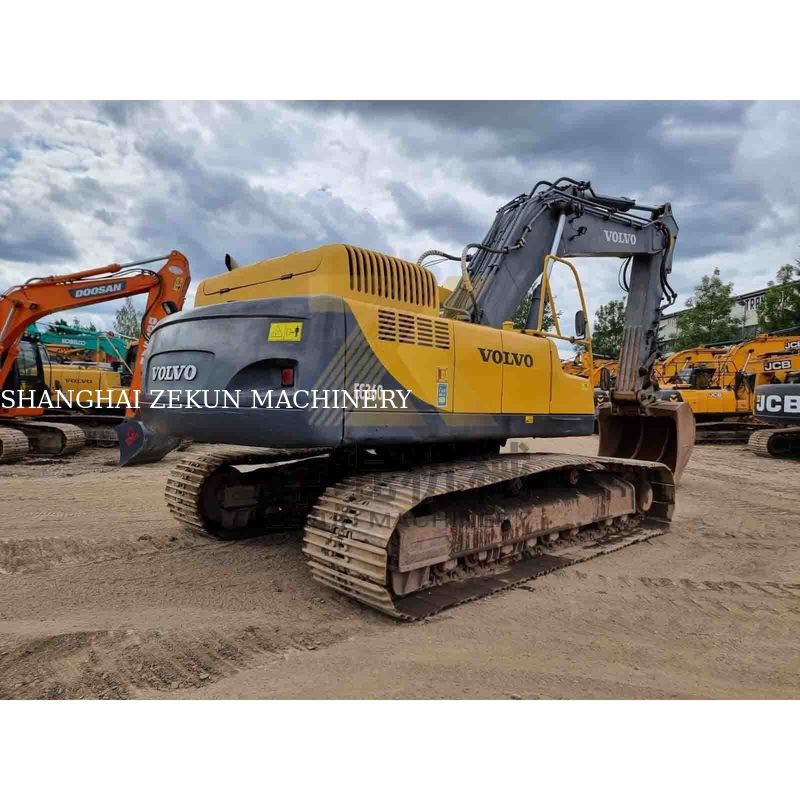 Digunakan Volvo EC360 Excavator. 36.9T. 1.35-3.0m3 Ember. Kondisi yang baik.