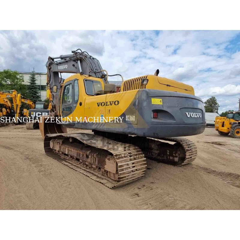 Digunakan Volvo EC360 Excavator. 36.9T. 1.35-3.0m3 Ember. Kondisi yang baik.