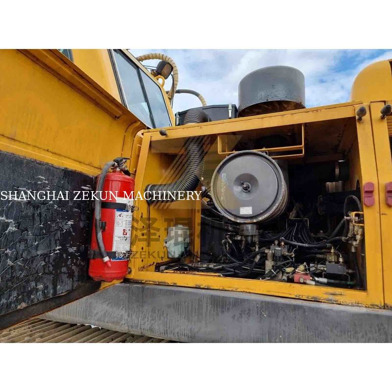 Digunakan Volvo EC360 Excavator. 36.9T. 1.35-3.0m3 Ember. Kondisi yang baik.