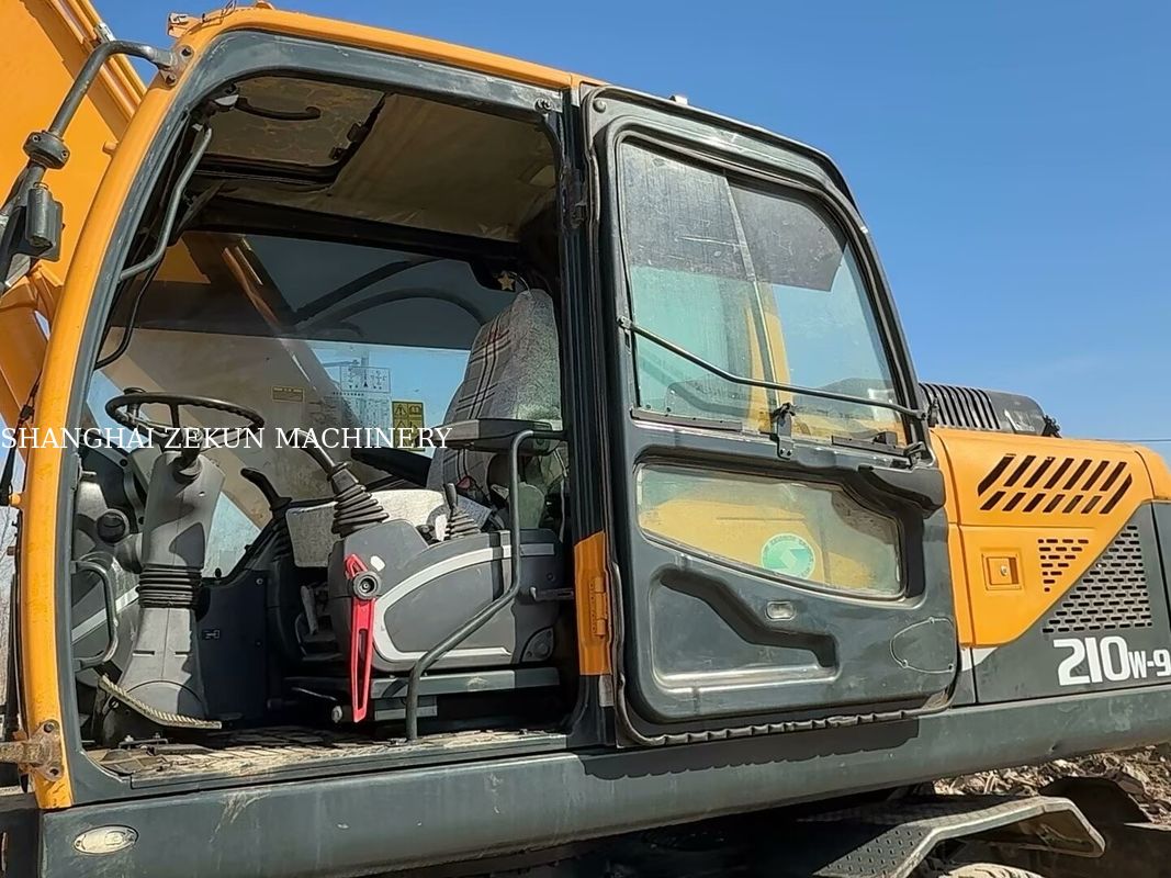 2014 Hyundai R210W-9 21 Ton Wheel Excavator Sempurna untuk Proyek Konstruksi