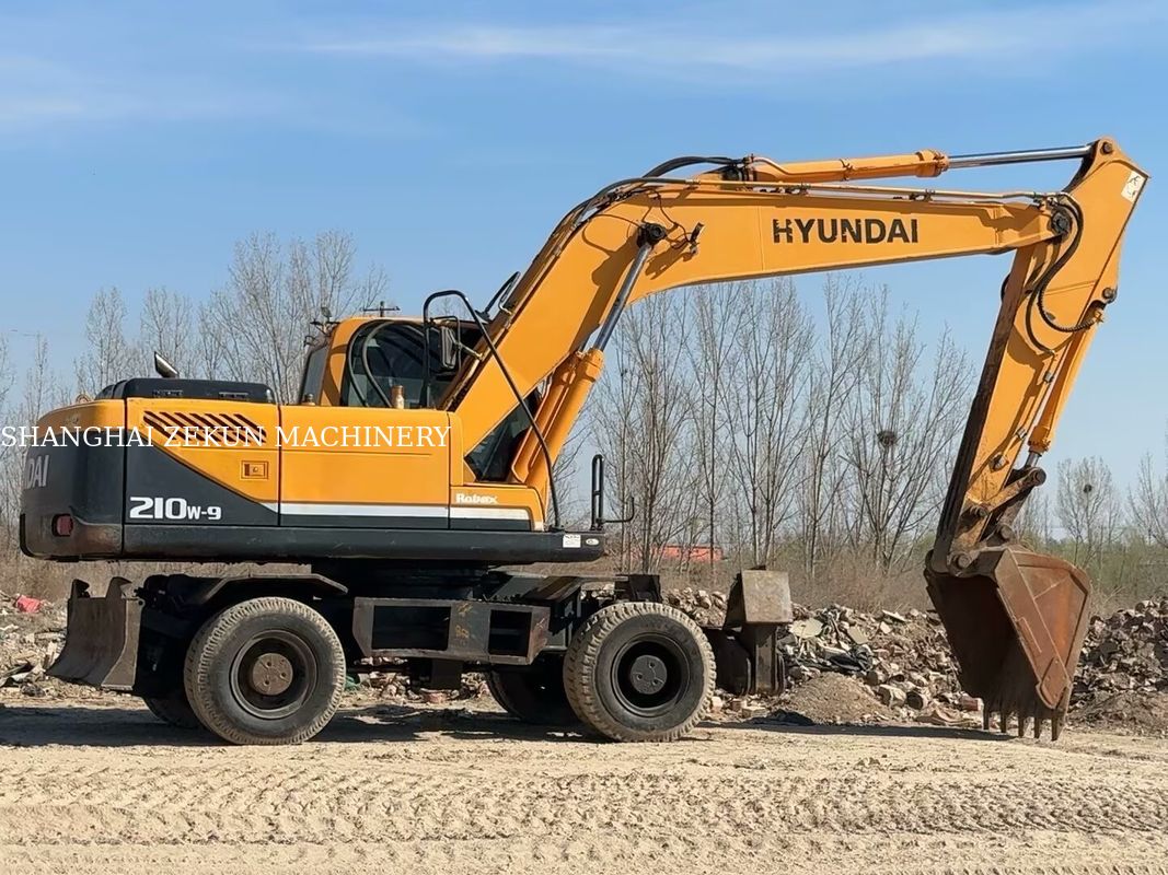 2014 Hyundai R210W-9 21 Ton Wheel Excavator Sempurna untuk Proyek Konstruksi