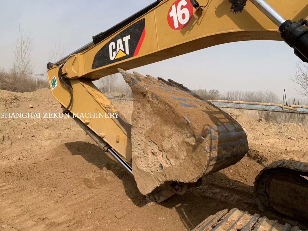 Serbaguna 2020 Cat 323D2 Excavator 23 Ton 4877 Jam Untuk Berbagai Aplikasi
