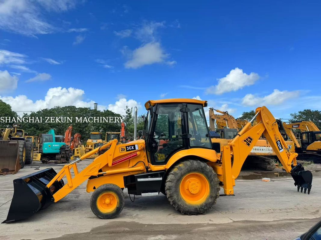 Ekskavator Backhoe Loader JCB 3CX 2001 Dengan Aliran Sistem Hidrolik 95 L/min
