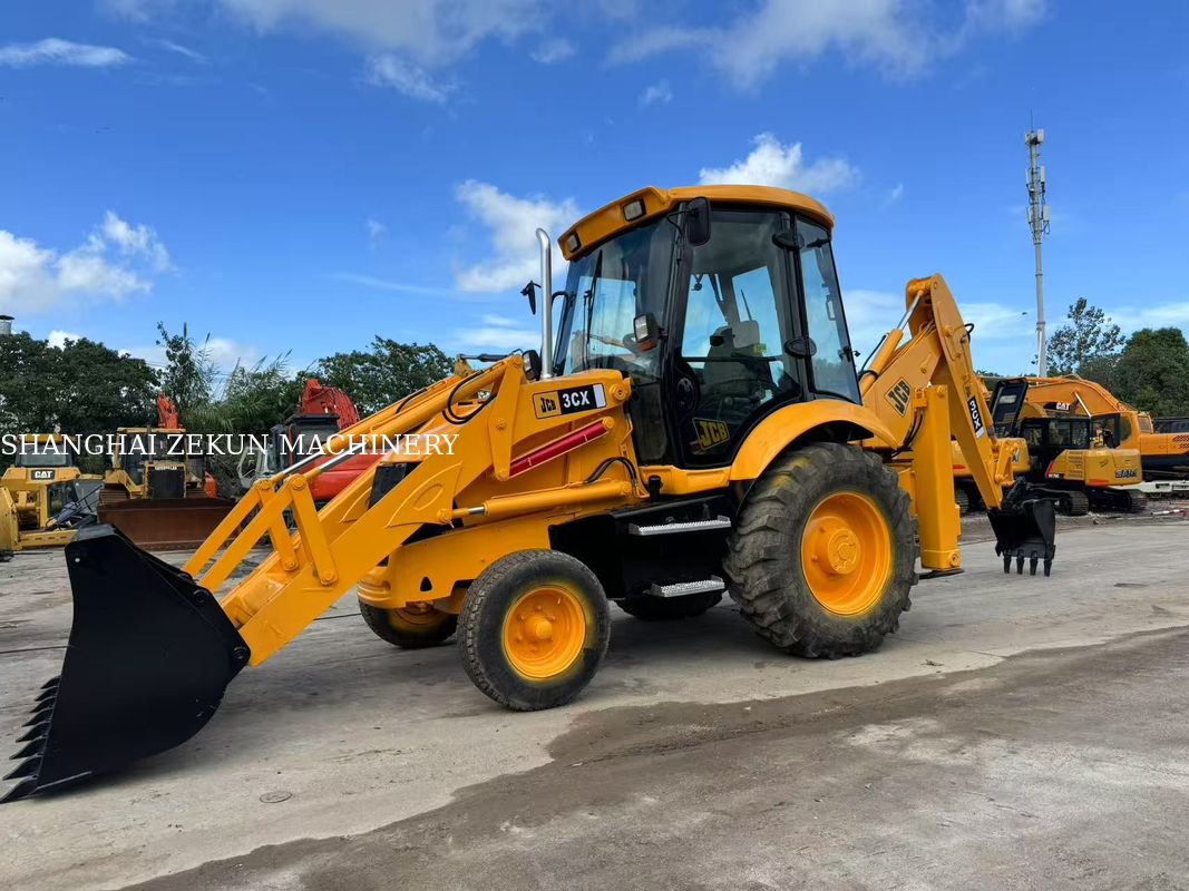 Ekskavator Backhoe Loader JCB 3CX 2001 Dengan Aliran Sistem Hidrolik 95 L/min