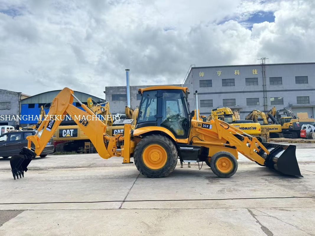 Ekskavator Backhoe Loader JCB 3CX 2001 Dengan Aliran Sistem Hidrolik 95 L/min