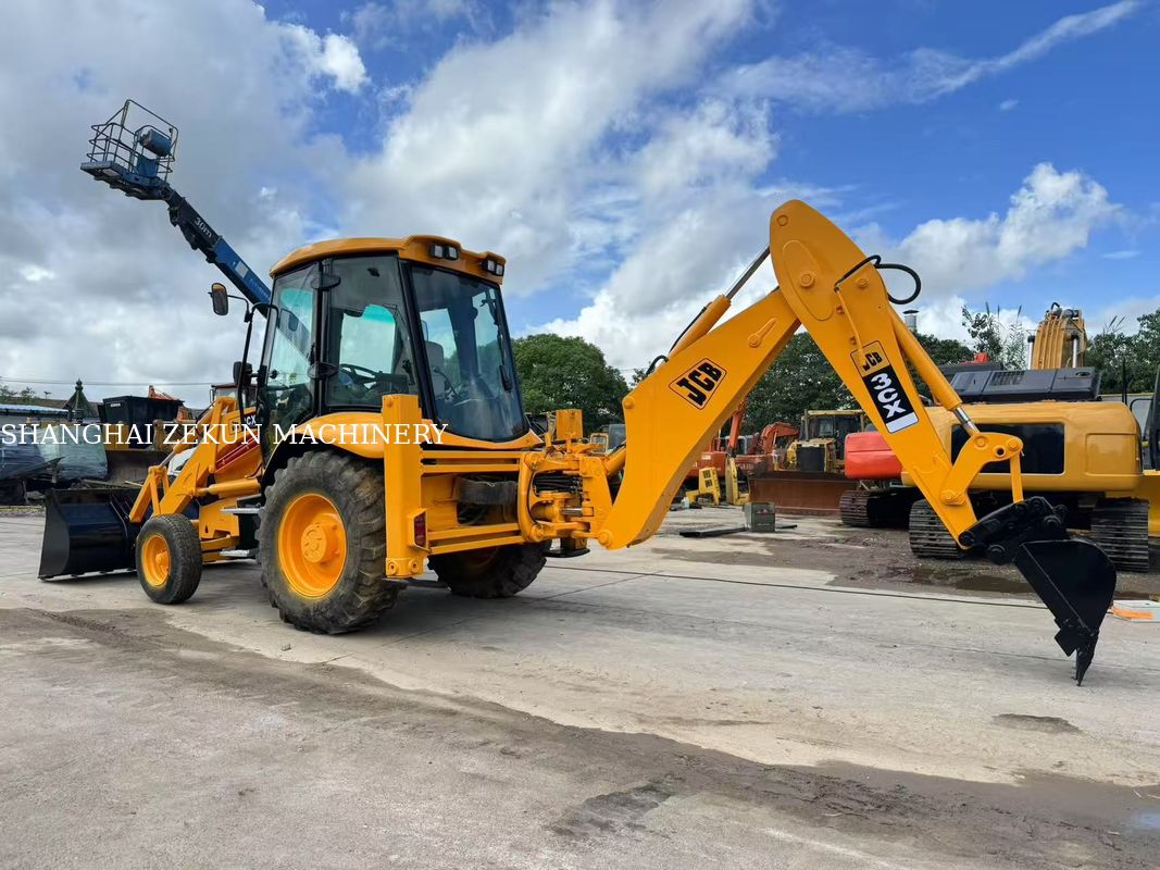 Ekskavator Backhoe Loader JCB 3CX 2001 Dengan Aliran Sistem Hidrolik 95 L/min