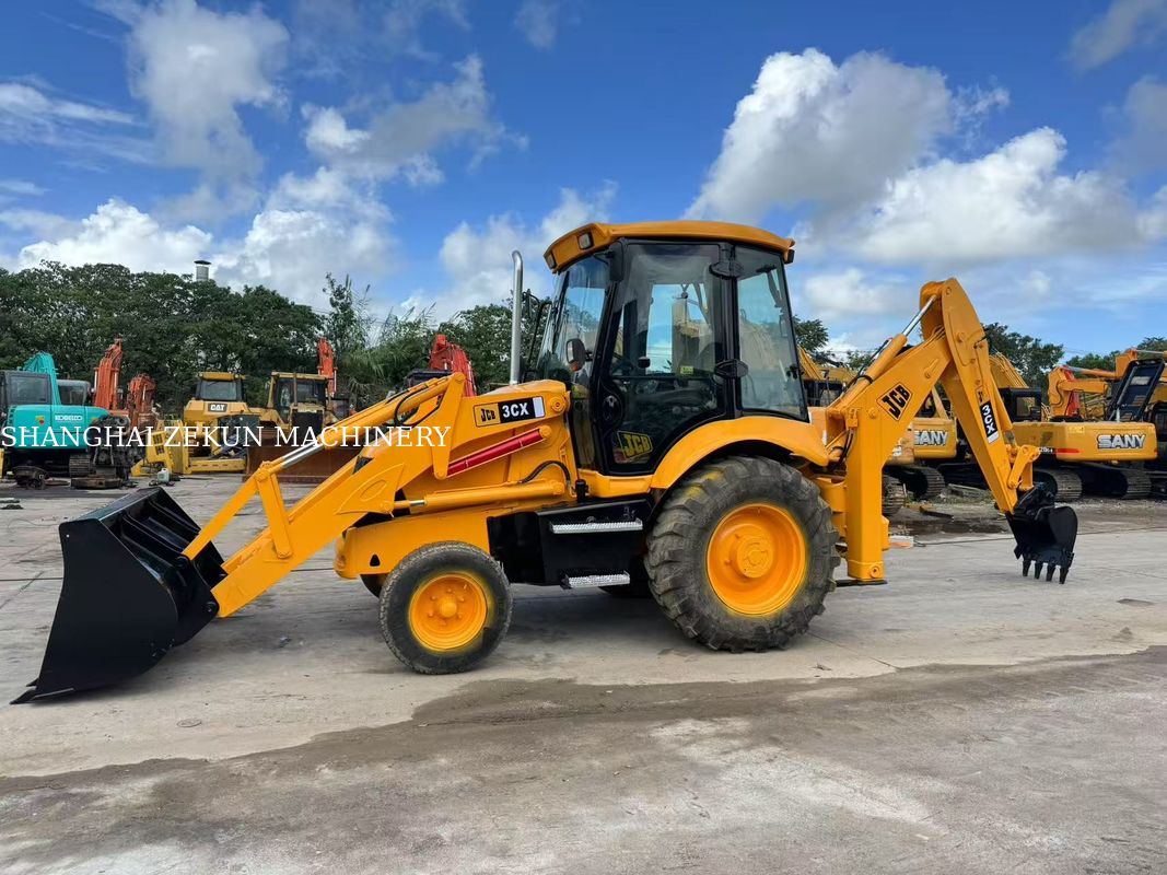 Ekskavator Backhoe Loader JCB 3CX 2001 Dengan Aliran Sistem Hidrolik 95 L/min
