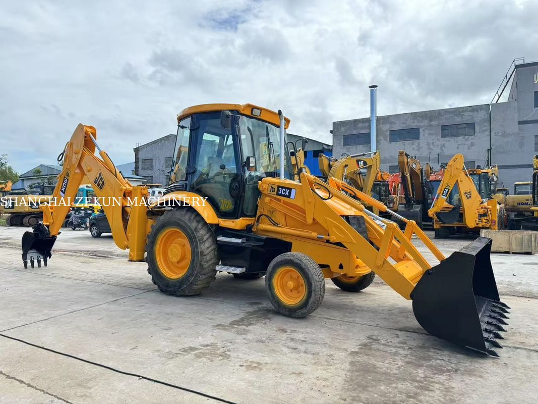 Ekskavator Backhoe Loader JCB 3CX 2001 Dengan Aliran Sistem Hidrolik 95 L/min