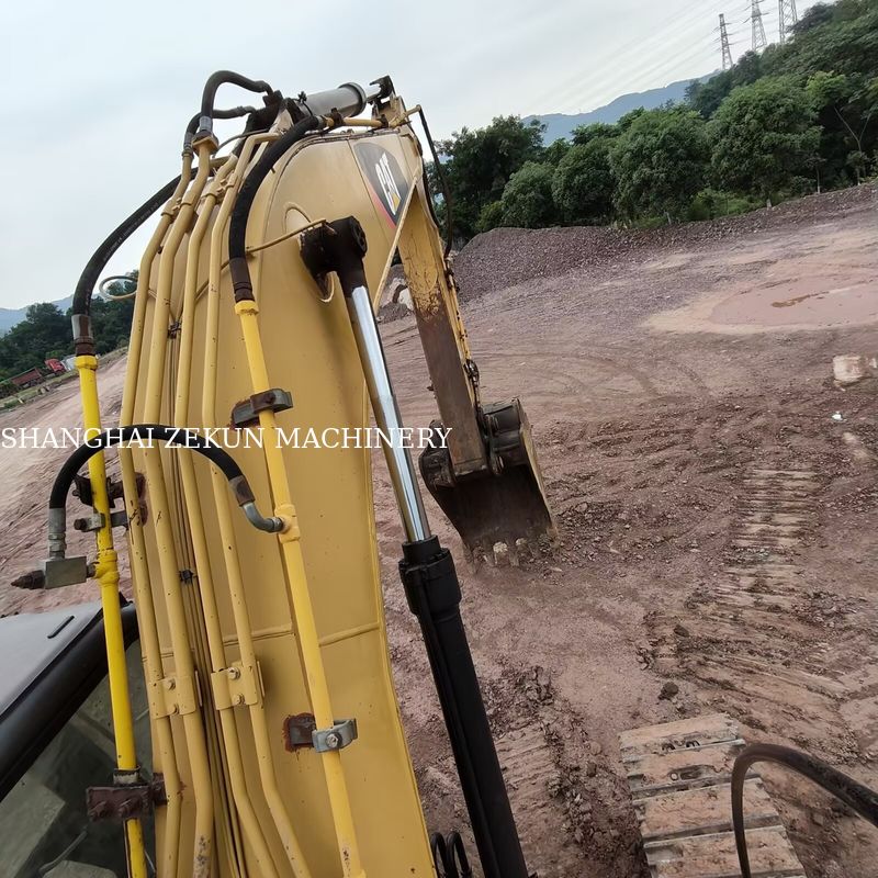 Ekskavator CAT 320D 2016 Kelas 20 Ton Dengan Mesin CAT C6.4 ACERT Kedalaman Gali Maksimum 680 Mm