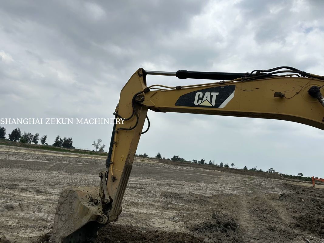 2014 CAT 320D2 Excavator 10 812hrs Dan Kinerja Hidrakulik Aliran 2 × 214 L/menit Kecepatan perjalanan 3,5 / 5,5 Km/jam