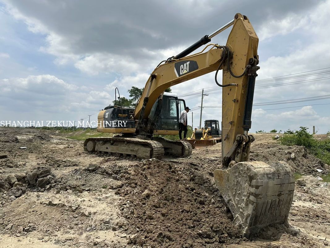 2014 CAT 320D2 Excavator 10 812hrs Dan Kinerja Hidrakulik Aliran 2 × 214 L/menit Kecepatan perjalanan 3,5 / 5,5 Km/jam