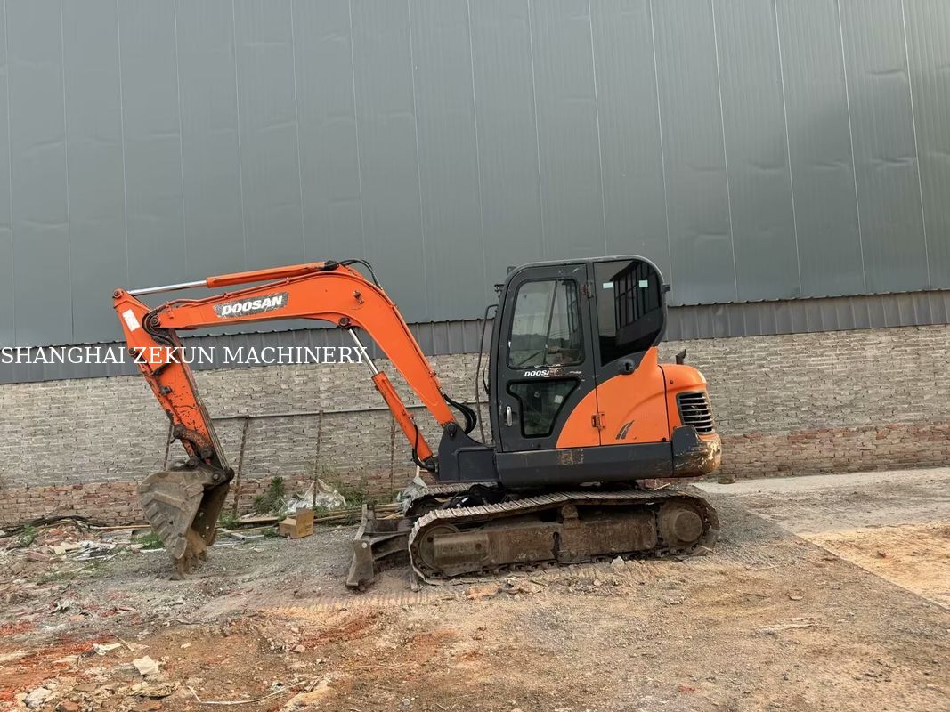 Doosan DX60 Excavator Tingkat 3 Standar Emisi Maksimum Jangkauan Pada Tingkat Tanah 100 Mm Dan Kinerja