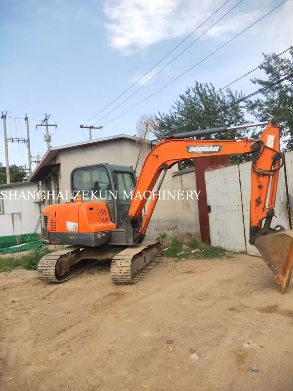 Ekskavator Doosan DX60 2013 Dengan Tekanan Hidrolik 27.5 MPa Dan Tinggi Penggalian Maksimum 800 mm